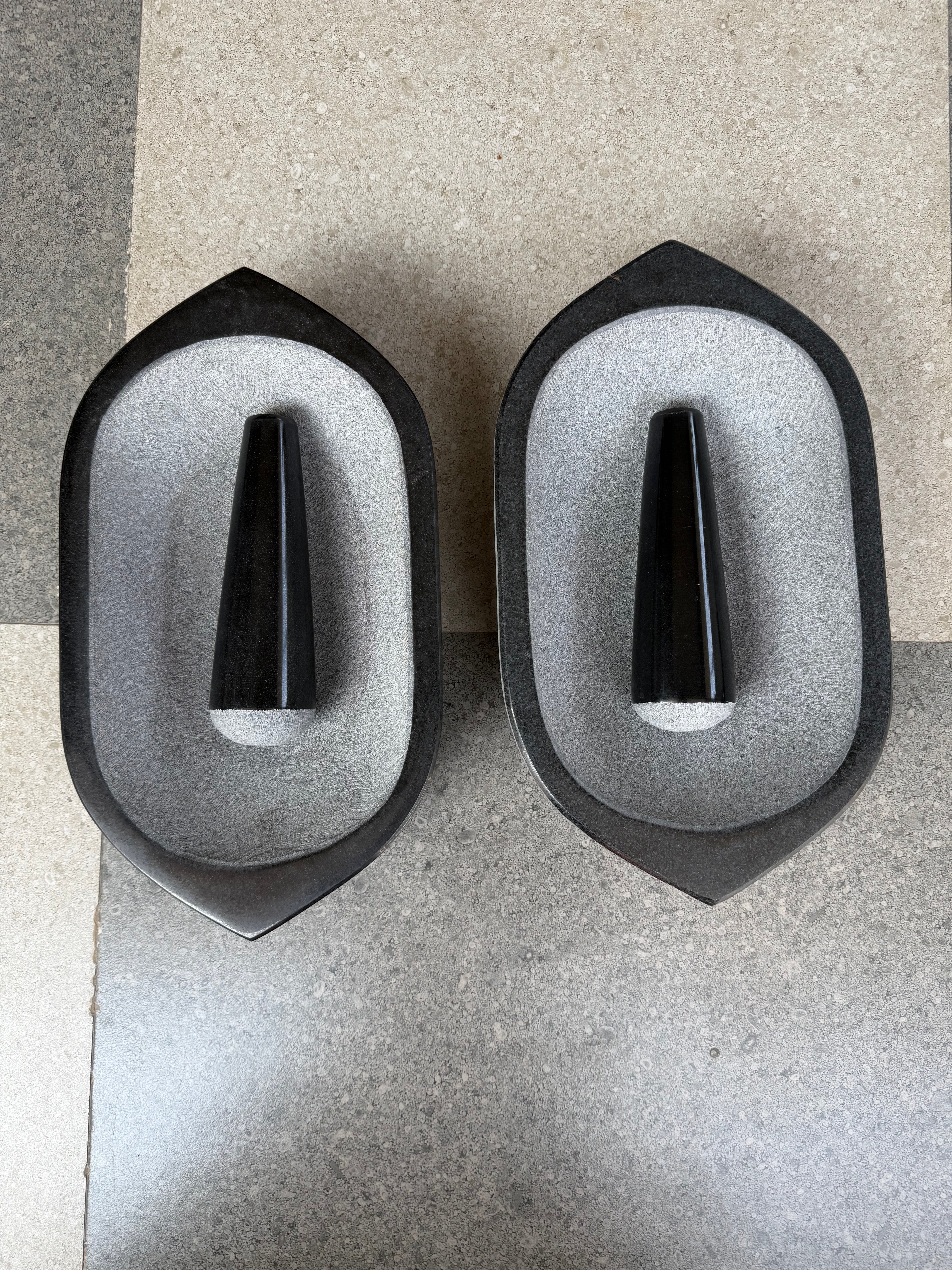 Leaf-shaped stone mortar and pestle